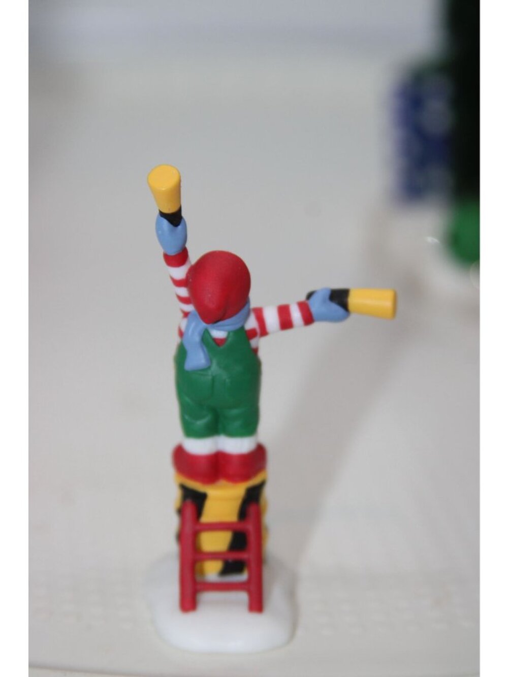 Dept 56 North Pole - Santa's Sleight Launch Gift Set - Picture 11 of 11
